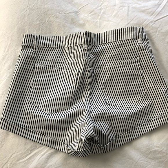 Shorts - Picture 2 of 3